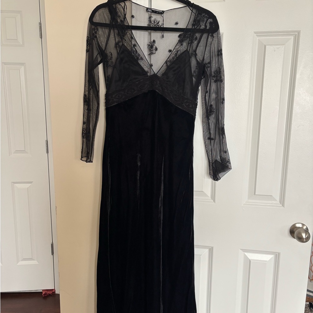 Elegant Black Sheer Lace Evening Gown